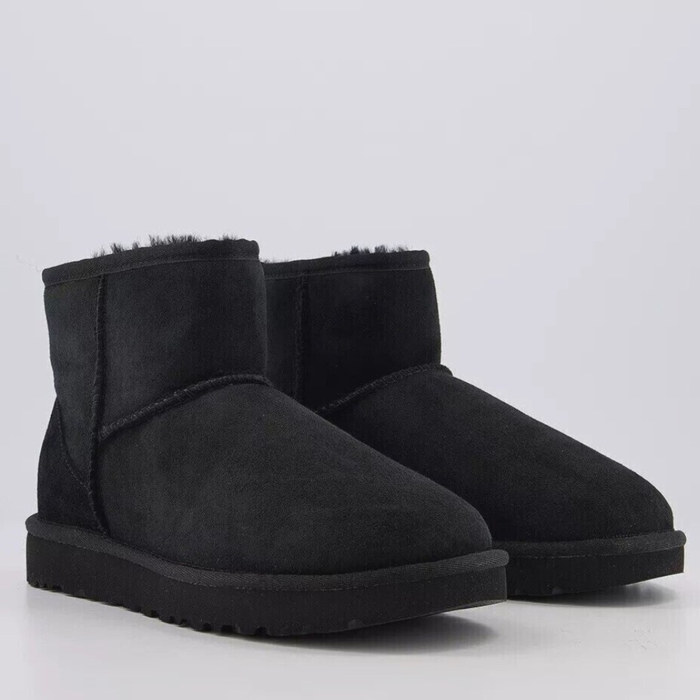 UGG Classic Mini II Black Suede Boots – Size 7 – New in Box